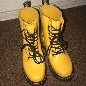 Doc martens, bright yellow!!!!!